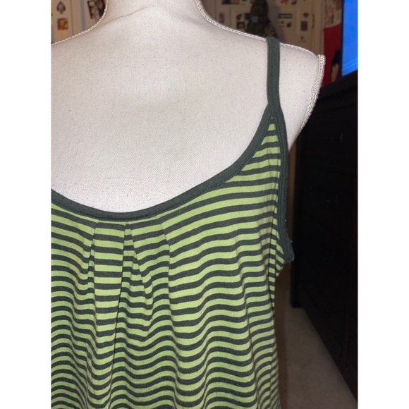 Women’s Green Striped New York & Co. Comfort Zone Tank Top 💚 - Picture 4 of 17